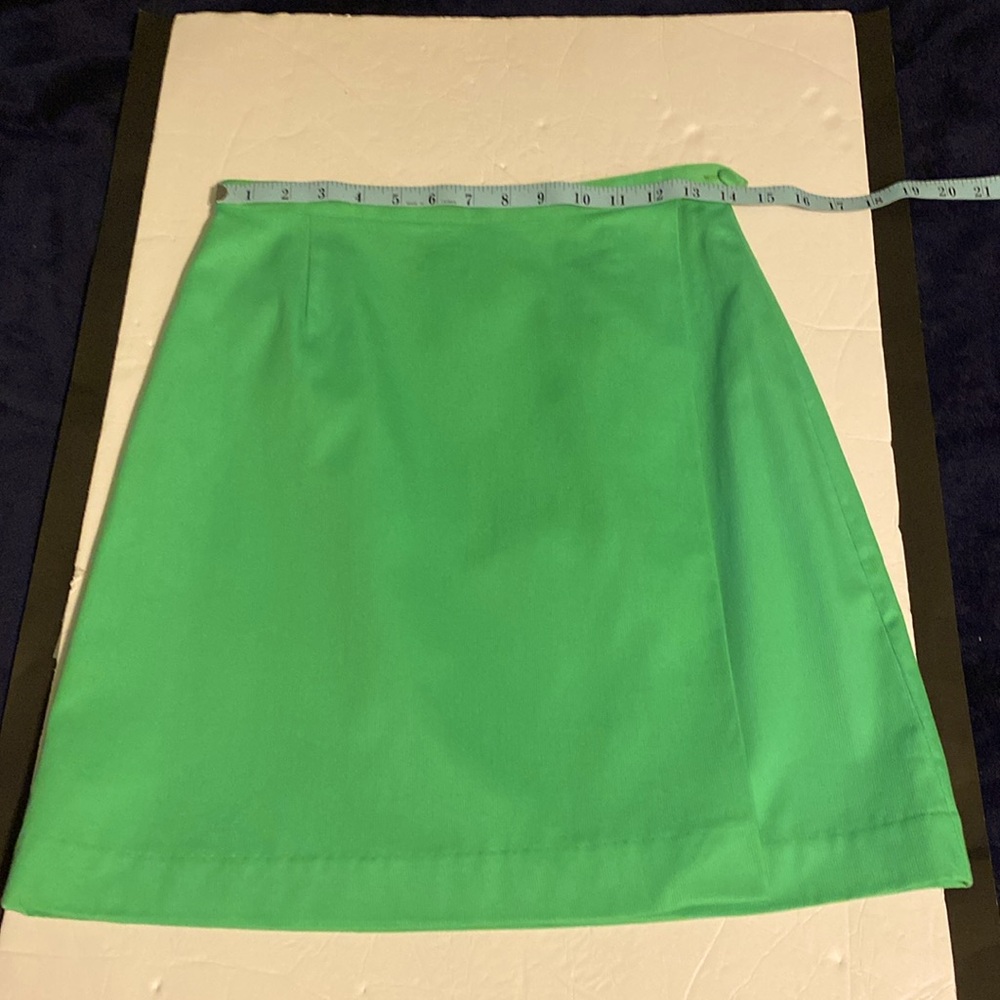 Lilly Pulitzer size 8 green wrap around skirt. 100% cotton. Lining 100% acetate.